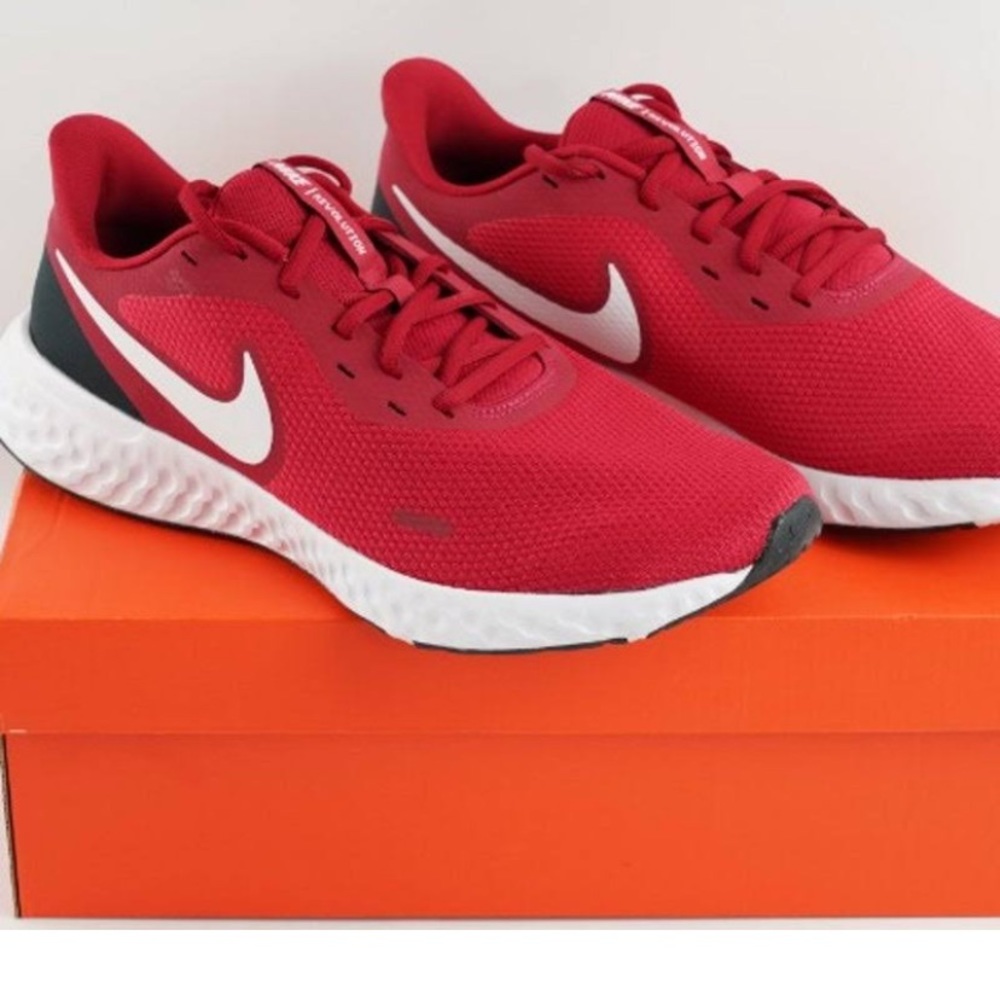 Nike M Revolution 5
